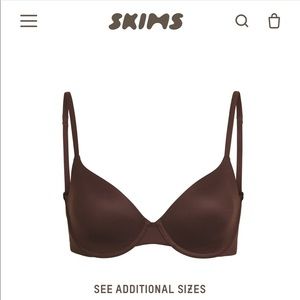 Skims “fits everybody” T-shirt bra never worn